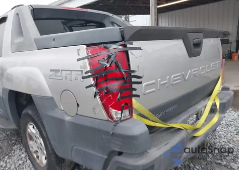 2004 Chevrolet Avalanche 1500 из США, поврежденный, VIN 3GNEC12T54G133257